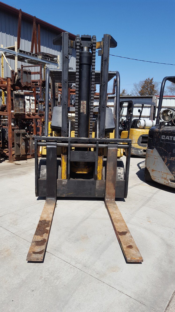 25,000lb. Capacity Cat Forklift For Sale | Call 616-200-4308Affordable ...